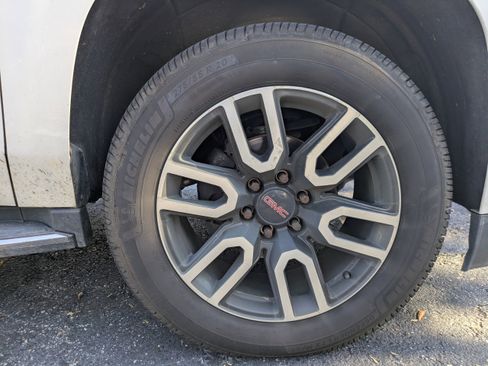 Used 2020 GMC Yukon XL SLT w/ Open Road Package image 11