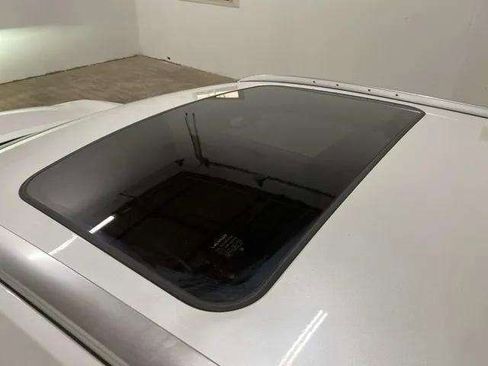 Used 2019 Lexus UX 250h w/ Premium Package image 23