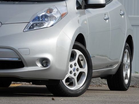 Used 2011 Nissan Leaf SL FWD image 8