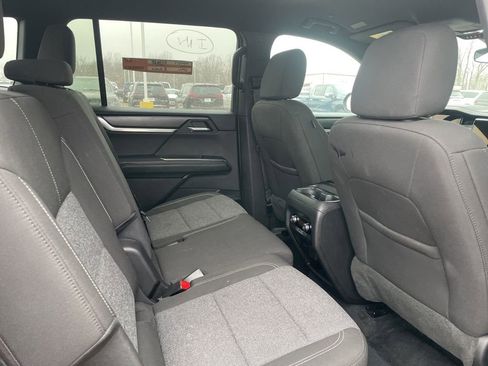 Used 2025 GMC Acadia Elevation image 12