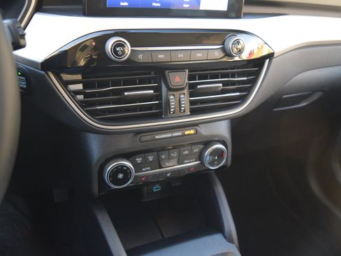 Used 2022 Ford Escape SE w/ Cold Weather Package image 13