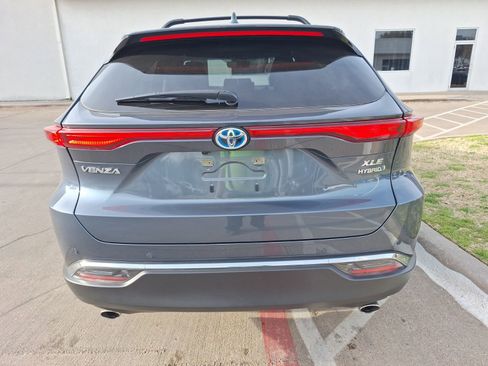 Used 2022 Toyota Venza XLE image 5