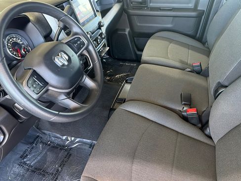 Used 2024 RAM 3500 Tradesman w/ Chrome Appearance Group AWD/4WD image 9