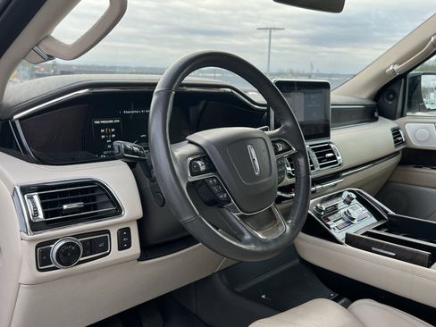 Used 2020 Lincoln Navigator Reserve w/ Luxury Package image 19