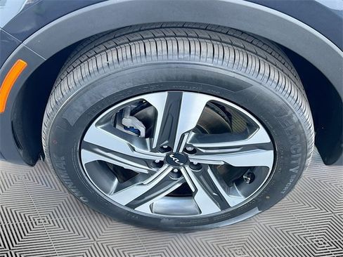 Used 2023 Kia Sorento EX image 32
