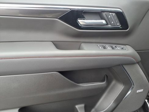 New 2026 Chevrolet Suburban RST image 13