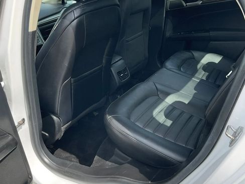 Used 2018 Ford Fusion SE w/ Fusion SE Technology Package FWD image 25
