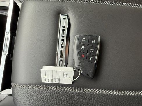 Used 2025 GMC Yukon Denali image 40