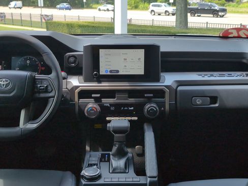 Certified 2025 Toyota Tacoma SR5 w/ SR5 Upgrade Package AWD/4WD image 29