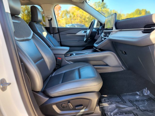 Used 2025 Ford Explorer Active w/ Active Comfort Package AWD/4WD image 11