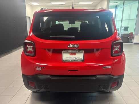 Used 2022 Jeep Renegade Latitude image 4