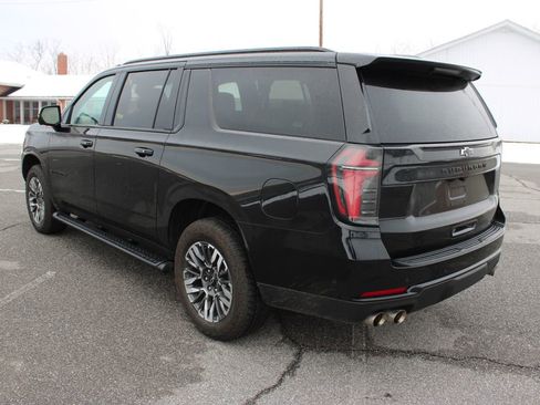 Used 2025 Chevrolet Suburban Z71 image 7