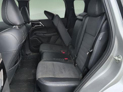 Used 2024 Mitsubishi Outlander AWD image 11