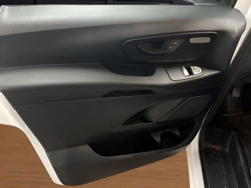 Used 2023 Mercedes-Benz Metris image 10