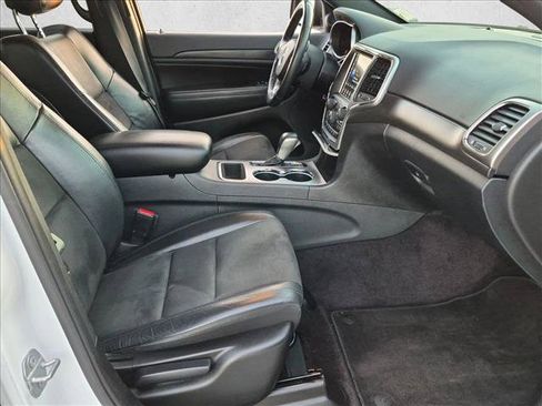 Used 2018 Jeep Grand Cherokee Altitude RWD image 22