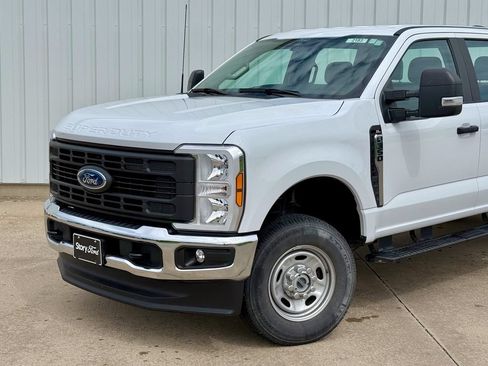 Used 2024 Ford F350 XL w/ Snow Plow/Camper Package AWD/4WD image 2