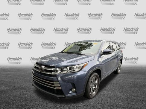 Used 2017 Toyota Highlander Limited Platinum FWD image 5