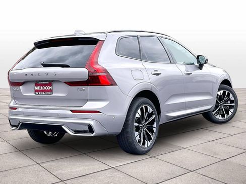New 2026 Volvo XC60 T8 Plus w/ Climate Package PRO AWD/4WD image 4