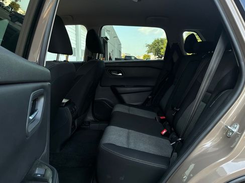 Used 2025 Nissan Rogue SV FWD image 12