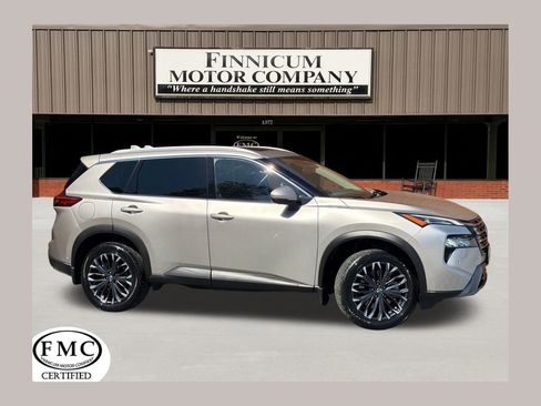 Used 2025 Nissan Rogue SL w/ Tech Package FWD image 1