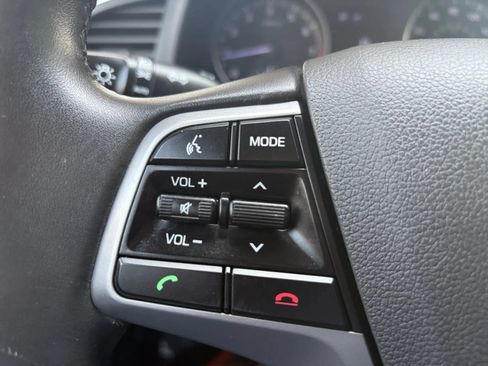 Used 2017 Hyundai Elantra Limited FWD image 30
