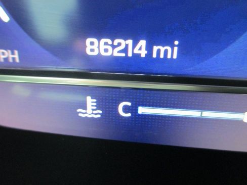 Used 2022 Chevrolet Suburban RST w/ Luxury Package image 34