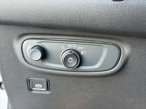 Used 2022 GMC Terrain SLE w/ Driver Convenience Package image 21