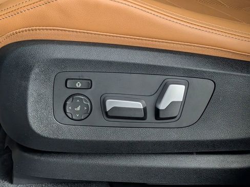 Used 2025 BMW X5 xDrive40i w/ M Sport Package image 29