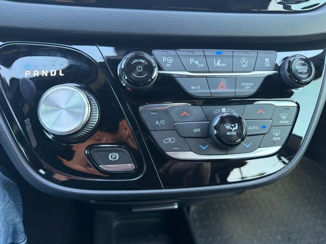 Used 2019 Chrysler Pacifica Touring-L Plus w/ Advanced Safetytec Group FWD image 23