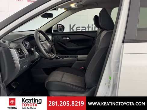 Used 2026 Nissan Rogue SV image 14