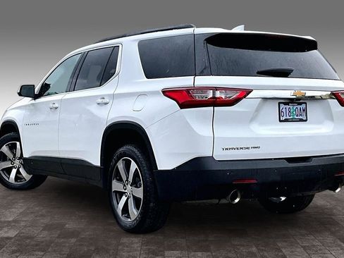 Used 2021 Chevrolet Traverse LT w/ LT Premium Package AWD/4WD image 13