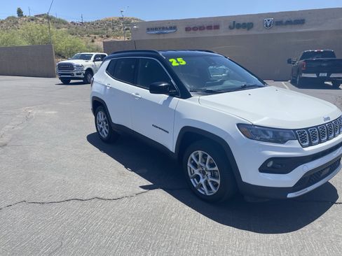 Used 2025 Jeep Compass Limited AWD/4WD image 5