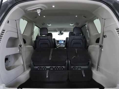 Used 2022 Chrysler Pacifica Touring-L FWD image 27