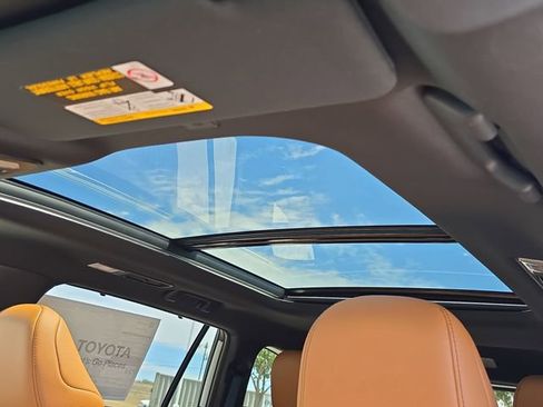 New 2026 Toyota Highlander Platinum image 31