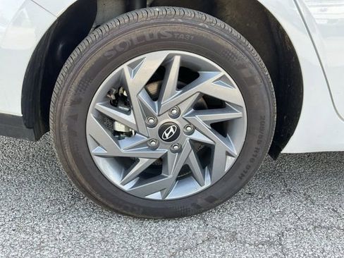 Used 2025 Hyundai Elantra Blue image 10