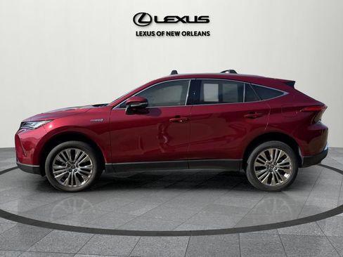 Used 2021 Toyota Venza XLE image 3