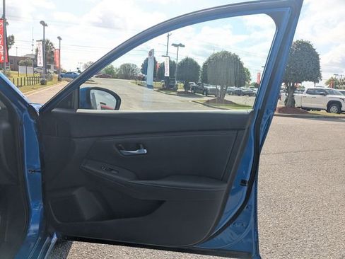 Used 2025 Nissan Sentra SV image 31