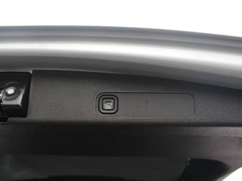 Used 2014 GMC Yukon XL Denali image 37