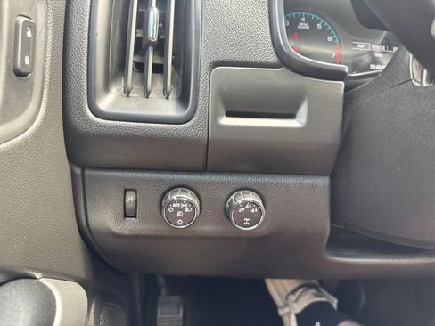Used 2015 Chevrolet Colorado LT w/ LT Convenience Package AWD/4WD image 23