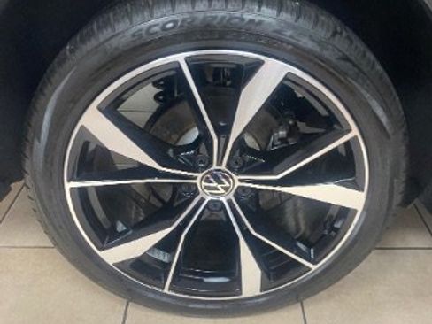 Used 2024 Volkswagen Tiguan SEL R-Line AWD/4WD image 31