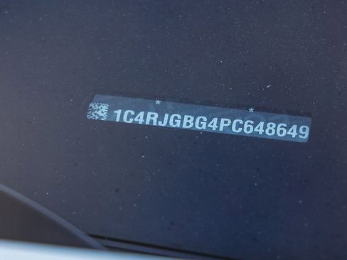 Used 2023 Jeep Grand Cherokee Limited w/ Luxury Tech Group II image 29