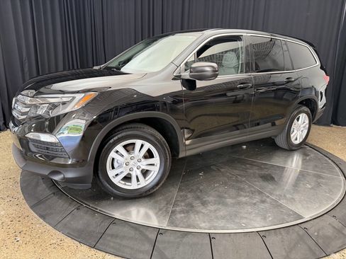Used 2017 Honda Pilot LX image 3