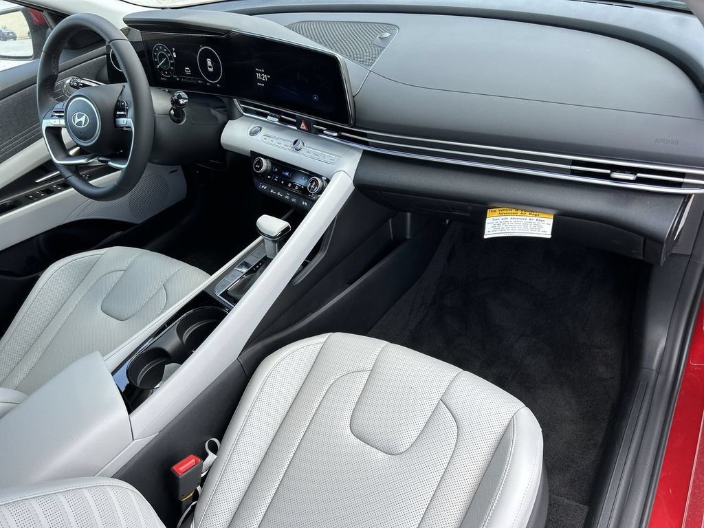 New 2025 Hyundai Elantra Limited FWD image 19