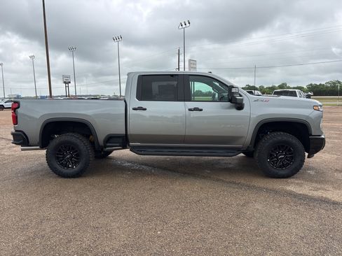 New 2026 Chevrolet Silverado 2500 ZR2 image 7