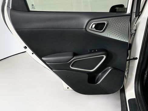 Used 2025 Kia Soul LX w/ LX Technology Package image 25