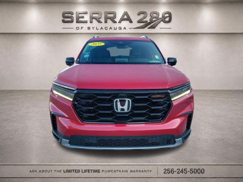 Used 2025 Honda Pilot TrailSport image 2
