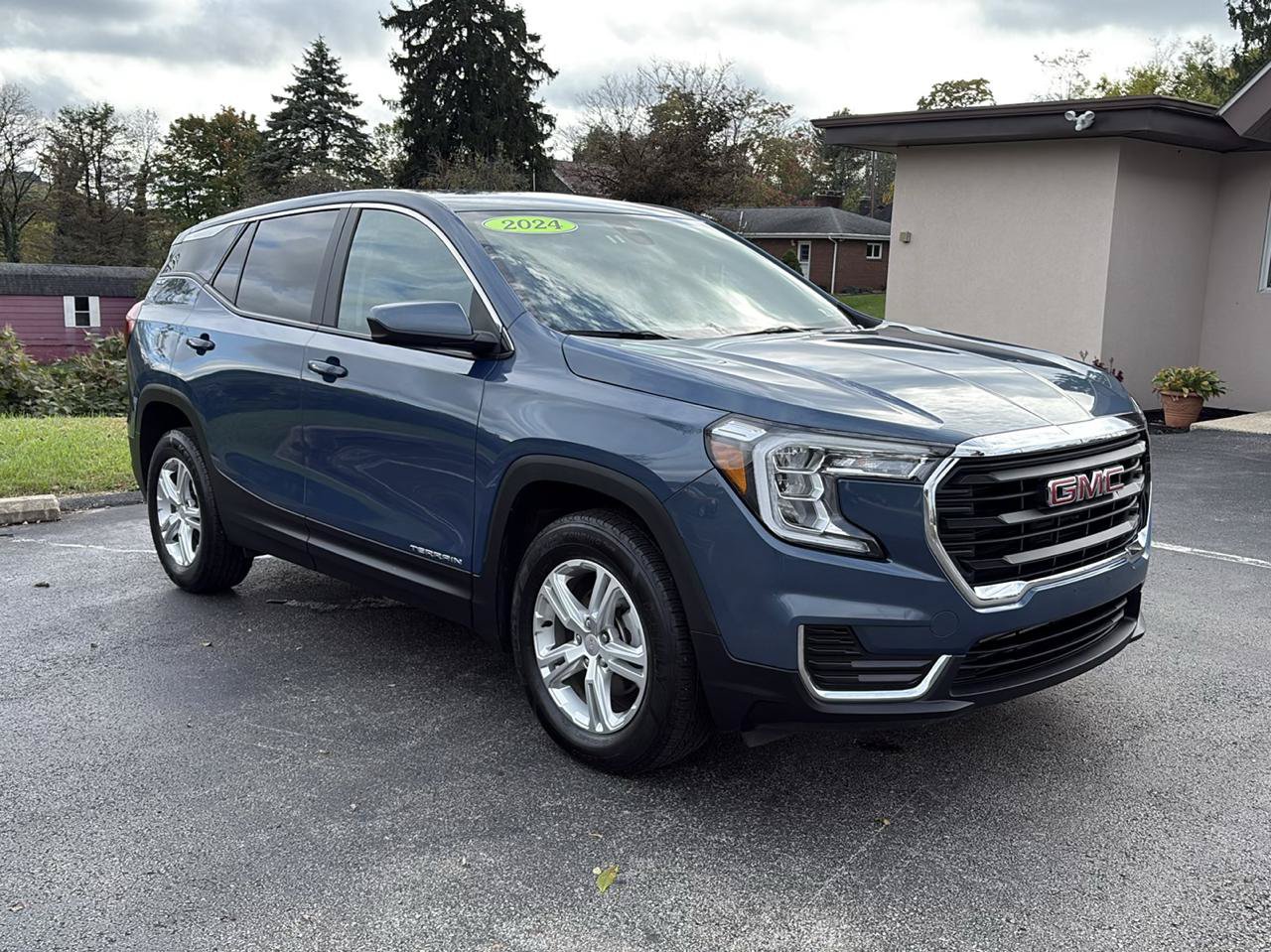 Used 2024 GMC Terrain SLE AWD/4WD image 3