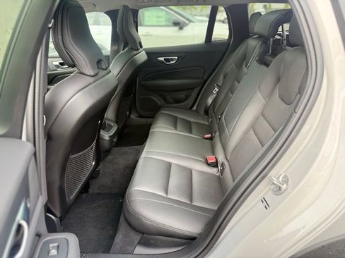 Used 2025 Volvo V60 B5 Cross Country Plus AWD/4WD image 6