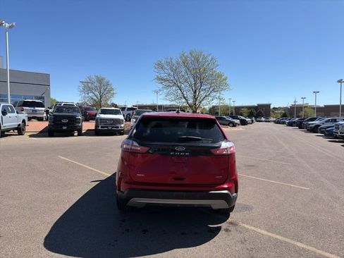 Used 2024 Ford Edge SEL image 4