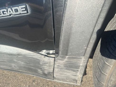 Used 2018 Jeep Renegade Altitude w/ UConnect 8.4 Nav Group FWD image 8
